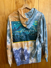 Load image into Gallery viewer, Size M National Geographic Men's Sweater &amp; Sweatshirt
