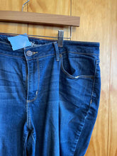 Load image into Gallery viewer, Size 14 Eddie Bauer Denim Women's Pants
