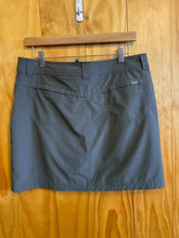 Load image into Gallery viewer, Size 10 Eddie Bauer Grey Skort
