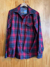 Load image into Gallery viewer, Size Medium Swiss Tech Men's Flannel
