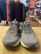 Load image into Gallery viewer, 9 Saucony Men's Running Shoes
