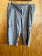 Load image into Gallery viewer, Size 14 Kuhl Green Women&#39;s Capris
