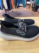 Load image into Gallery viewer, Women's Shoe Size 9 Oofos Black Casual Shoes
