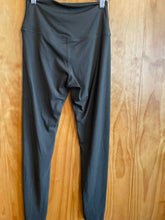 Load image into Gallery viewer, Size S Quince Green Women's Leggings

