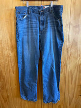 Load image into Gallery viewer, Size 38 Wrangler Men's Pants
