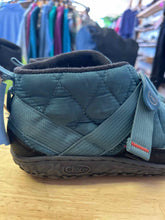 Load image into Gallery viewer, Women&#39;s Shoe Size 9 Chaco Teal Slippers
