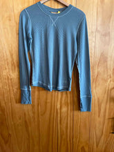 Load image into Gallery viewer, Size M The North Face Green Women's Long Sleeve Shirt
