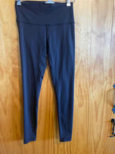 Load image into Gallery viewer, Size 8 Lululemon Black Women's Leggings
