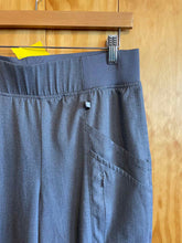 Load image into Gallery viewer, Size Medium Cuddl Duds Men's Pants
