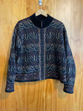 Load image into Gallery viewer, Size Large Icelandic Design Black Women's Sweater &amp; Sweatshirt
