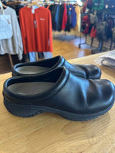 Load image into Gallery viewer, Women's Shoe Size 8 Merrell Black Shoes
