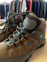 Load image into Gallery viewer, Women's Shoe Size 7 Keen Brown Hiking Boots
