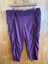 Load image into Gallery viewer, Size XL Lucy Maroon Women's Capris
