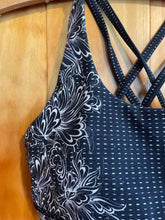 Load image into Gallery viewer, Size 6 Lululemon Black Women's Sports Bras
