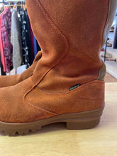 Load image into Gallery viewer, Shoe Size 9 Keen Burnt Orange Boots
