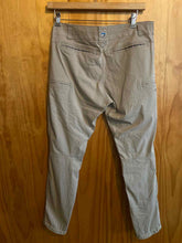 Load image into Gallery viewer, Size 33x32 Kuhl Men's Pants
