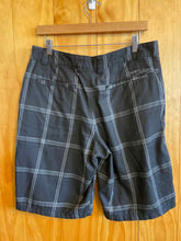 Load image into Gallery viewer, Size 34 O'neill Men's Shorts
