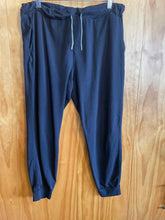Load image into Gallery viewer, Size Large Vuori Black Women's Sweatpants

