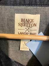 Load image into Gallery viewer, Size Large Lands End Men&#39;s Long Sleeve Shirt
