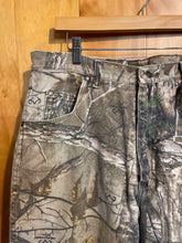 Load image into Gallery viewer, Size 36x32 Wrangler Men&#39;s Pants
