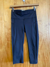 Load image into Gallery viewer, Size 4 Lululemon Black Women's Leggings
