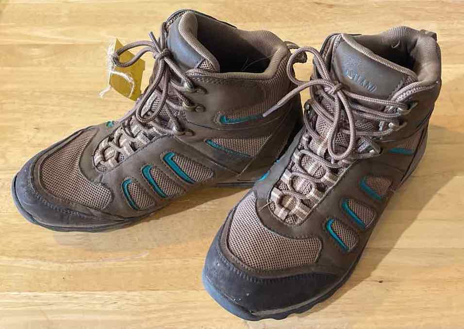 Women's Shoe Size 9 Eastland Brown Hiking Boots