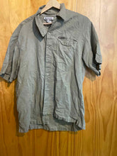 Load image into Gallery viewer, Size Medium Columbia Men's Short Sleeve Shirt
