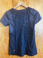 Load image into Gallery viewer, Size 4 Lululemon Black Women's Short Sleeve Shirt
