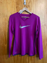 Load image into Gallery viewer, Size Medium Nike Magenta Women's Long Sleeve Shirt
