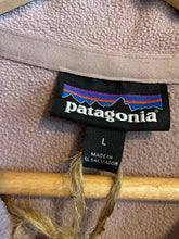 Load image into Gallery viewer, Size Large Patagonia Dusty Pink Women's Fleece Sweatshirt
