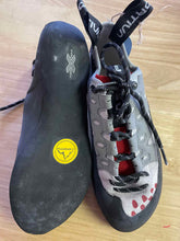 Load image into Gallery viewer, La Sportiva 5.5 Shoes
