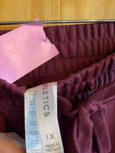 Load image into Gallery viewer, Size 1X Fabletics Maroon Women's Sweatpants

