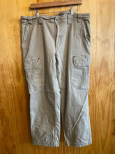 Load image into Gallery viewer, Size 40 Duluth Trading Men&#39;s Pants
