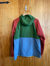 Load image into Gallery viewer, Women Size Medium LL Bean Multi-Color Women's Light Jacket
