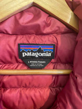 Load image into Gallery viewer, Size Large Patagonia Magenta Women&#39;s Vest
