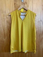 Load image into Gallery viewer, Size XL Nike Yellow Sleeveless Shirt
