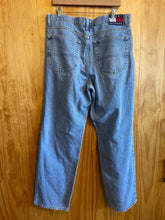 Load image into Gallery viewer, Size 36 Tommy Hilfiger Men&#39;s Jeans
