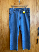 Load image into Gallery viewer, Size 40 Carhartt Men&#39;s Jeans
