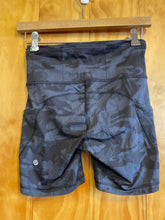 Load image into Gallery viewer, Size 4 Lululemon Black Women's Shorts
