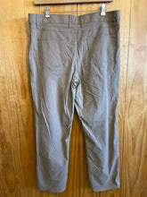 Load image into Gallery viewer, Size 38 Weatherproof Vintage Men's Pants
