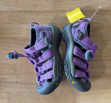 Load image into Gallery viewer, Keen Sandals
