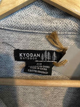 Load image into Gallery viewer, Size Small Kyodan Outdoor Grey Women's Sweater &amp; Sweatshirt
