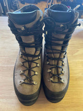 Load image into Gallery viewer, 10.5 EMS Men's Boots
