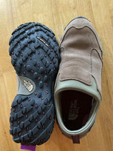 Load image into Gallery viewer, Shoe Size 7 The North Face Brown Shoes
