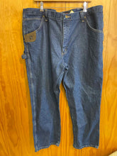 Load image into Gallery viewer, Size 42x30 Wrangler Men's Jeans
