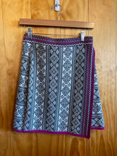 Load image into Gallery viewer, Size S Krimson Klover Grey Skirt
