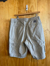 Load image into Gallery viewer, Size 38 The North Face Men's Shorts
