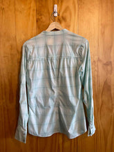 Load image into Gallery viewer, Size Medium Athleta Teal Women&#39;s Long Sleeve Shirt

