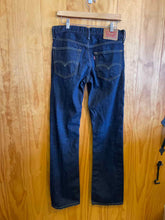 Load image into Gallery viewer, Size 32x34 Levi Indigo Women&#39;s Jeans
