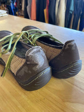 Load image into Gallery viewer, Shoe Size 8 J-41 Brown Sandals
